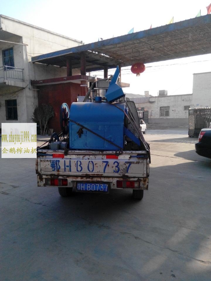 湖北荆门的核桃榨油机已装车发货