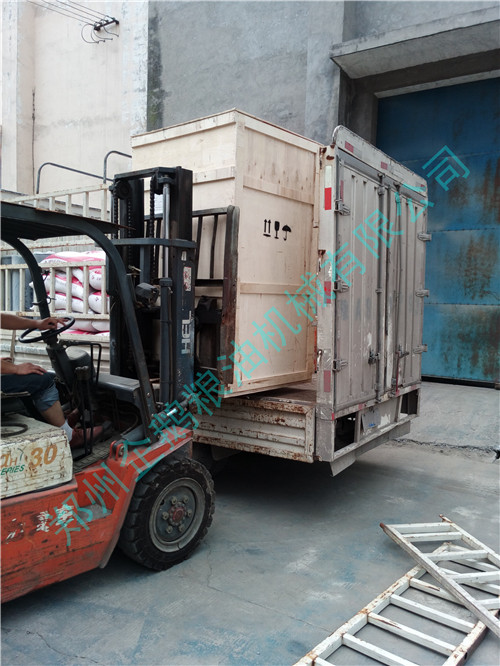 企鹅榨油机厂家印度客户设备发货(图2)