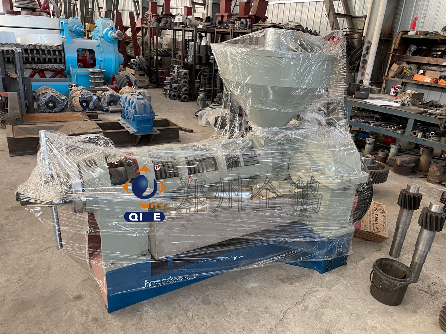 郑州企鹅为您“私人订制”适合您的榨油机(图1) 郑州企鹅为您“私人订制”适合您的榨油机(图1)